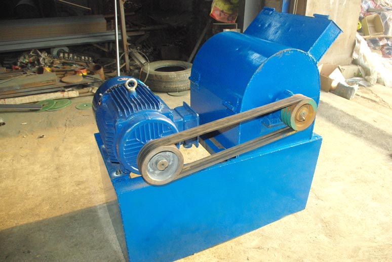 粉餅機(jī)，碎餅機(jī)，大餅打碎機(jī)，花生茶籽大豆餅粉碎機(jī)